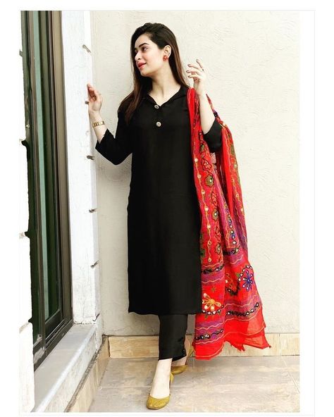 Black Shalwar Kameez, Pakistani Frocks, Navratri Dress, Bling Wallpaper, Pakistani Fashion Casual, Kurti Designs Latest, Pakistani Dresses Casual, Simple Pakistani Dresses, Fancy Dress Design