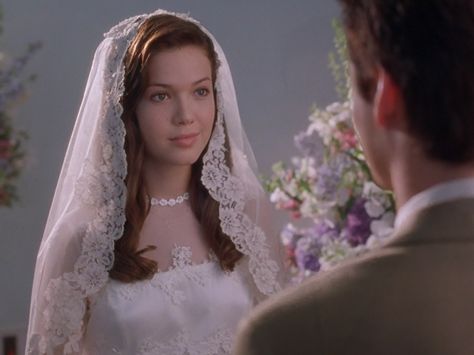 A walk to remember veil A Walk To Remember Wedding, Walk To Remember Wedding, Veil Hair Down, Wedding Couple Rings, A Walk To Remember, Engagement Hairstyles, Mantilla Veil, Wedding Hairstyles Medium Length, Bling Wedding Dress