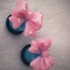 Minnie Mouse Bows :3 soo cute! love gauges! Cute Plugs Ears, Cute Gauges, 2g Gauges, Baby Pink Bow, Pretty Plugs, Tapers And Plugs, Cool Piercings, Minnie Mouse Bow, Cute Piercings