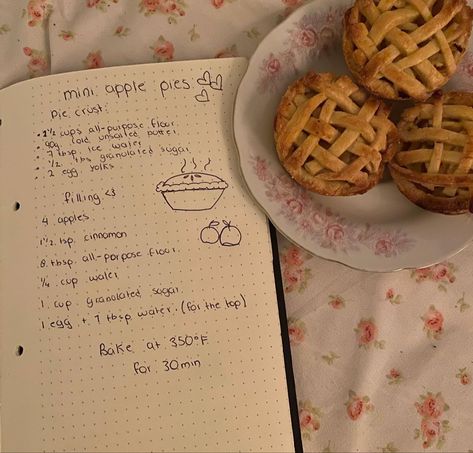 Baking Mixer Aesthetic, Aesthetic Recipes Notes, Homemade Recipe Books, Recipe Aesthetic, Homemade Cookbook, Baking Book, Apple Pies, Idee Pasto, Cute Baking