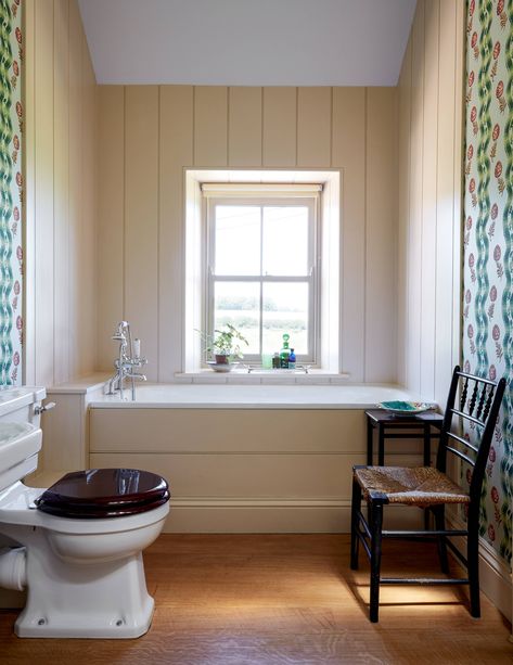 Woodwork in ‘Leather II’ by Paint & Paper Library balances Le Manach’s ‘Pommes de Pin’ wallpaper in céladon from Pierre Frey, in this bathroom belonging to [link url="https://www.houseandgarden.co.uk/article/rita-konig-north-farm"]Rita Konig's County Durham farmhouse[/link]. If the compact design appeals to you, we've got plenty more design ideas for [link url="https://www.houseandgarden.co.uk/gallery/small-bathroom-ideas-and-designs"]small bathrooms[/link]. Rita Konig, Farmhouse Renovation, Paint And Paper Library, Vintage Bath, London House, Georgian Homes, Main Bathroom, En Suite Bathroom, Bathroom Wallpaper