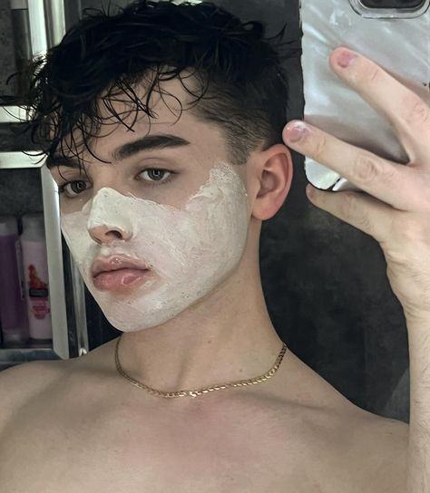 ☕️🥪📖 Kyle Thomas, Cat Work, Colby Brock, Beauty Face Women, Beauty Face, Haircuts For Men, Halloween Face Makeup, Face Mask, Hair Cuts