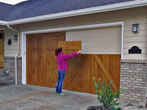 Is your garage door starting to look a little rough around the edges? Time to give it a DIY makeover! These easy DIY tricks will give your garage door a fresh, new look! Garage Skins, Organization Garage, Plan Garage, Garage Floor Paint, Garage Door Types, Garage Door Styles, Garage Door Makeover, Wood Garage Doors, Diy Garage Door