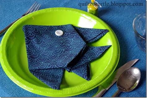 fish napkin Creative Napkin Fold, Diy Napkin Folding, Folded Napkins, Napkin Folding Tutorial, Fishing Themed Birthday Party, Folding Napkins, Fold Napkins, Napkin Art, Napkin Folding Ideas