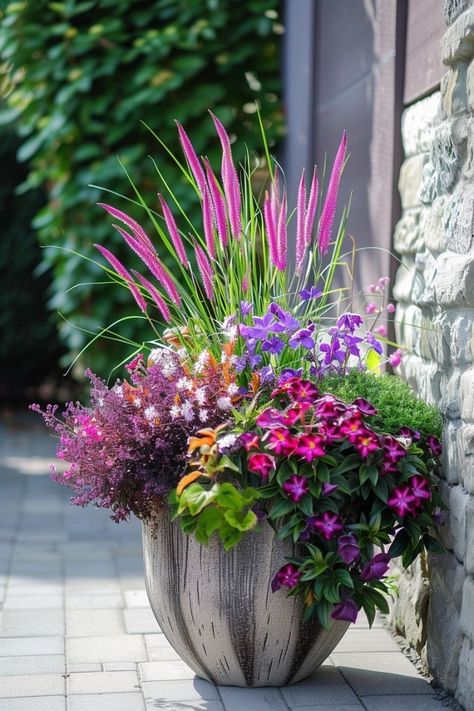 Japanese Garden Backyard, Planter Plants, Garden Planter Ideas, Planter Arrangements, Fall Container Gardens, Creative Planter, Container Garden Design, Planting Pots, Potted Plants Outdoor