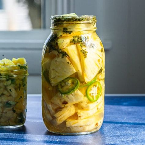 Pickled Pineapple Recipe, Pickled Grapes, Pickled Pineapple, Pickled Things, Pickled Fish, Pickle Appetizers, Pickled Fruit, Pickled Foods, Making Sauerkraut