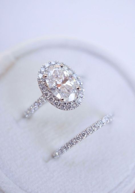 Halo Oval Engagement Ring, Oval Halo Engagement Ring, Dream Wedding Ring, Engagement Ring Inspiration, Cute Engagement Rings, Wedding Rings Round, Future Engagement Rings, Oval Diamond Engagement Ring, Wedding Rings Halo