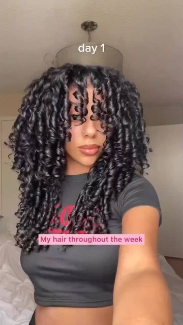 Curly Hair on Instagram: "7 days of curly hair 😍 What day is your favorite? 🎥: @emily.demian #teamcurly #curlsfordays #curls #curly #curlyhair #curlspoppin #curlyinc #curlsoncurls #curlyhairjunkies #curlyhairroutine #curlsrock #hairgoals #curlyhairstyles" Emily Demian, Curly Hair Method, Desired Appearance, Define Curly Hair, 3a Curls, Really Curly Hair, Everyday Hair, Curly Girl Method, Pretty Ppl