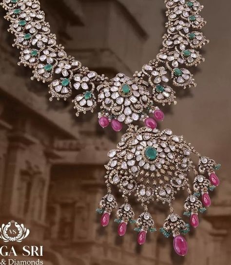 Polki Haram, Victorian Jewelry Necklace, Bridal Jewelery, Diamond Jewelry Set, Indian Bridal Jewelry Sets, Bridal Jewelry Vintage, Beautiful Gold Necklaces, Pearl Necklace Designs, Jewelry Set Design