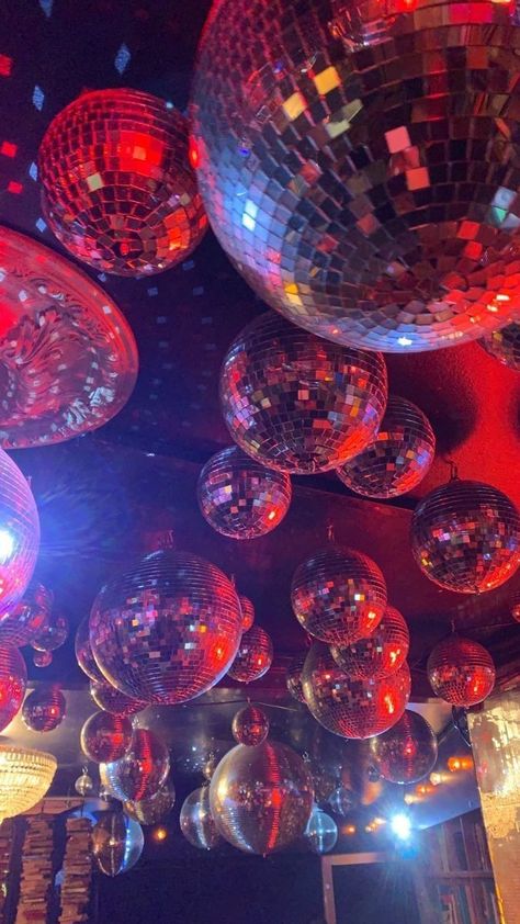 Disco Ball Club Aesthetic, Club Picture Aesthetic, Dancing At Club Aesthetic, Dancing In A Club Aesthetic, Nightclub Party Aesthetic, Club Vibe Party, Karaoke Aesthetic Party, Night Life Aesthetic Party Club, Disco Club Aesthetic