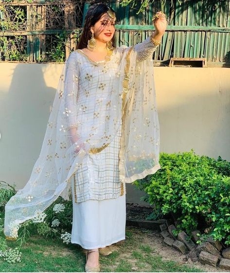 White and golden Plazo suit White And Golden Suit, Gardening Balcony, Indian Pants, Suits Ideas, College Dress, House Wear, Indian Wedding Lehenga, Trendy Suits, Pic Poses