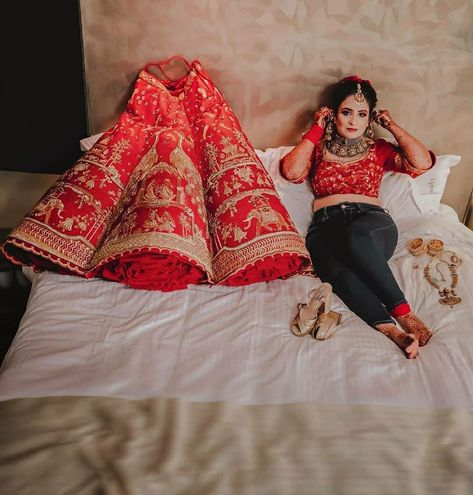 Bride Groom Photoshoot, Prewedding Ideas, Indian Bride Poses, Indian Bride Photography Poses, Indian Wedding Poses, Wedding Dresses Men Indian, Red Bridal Dress, Bridal Photography Poses, Indian Bridal Photos