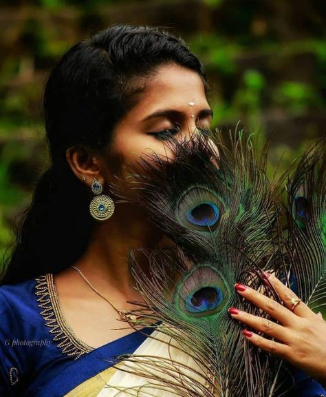 Kerala Girl, Best Pic For Dp, Pre Wedding Photoshoot Outdoor, Wedding Photoshoot Poses, Inspiration Photos, Beautiful Photoshoot, Couple Photoshoot Poses, Animated Love Images, Photo Poses For Couples