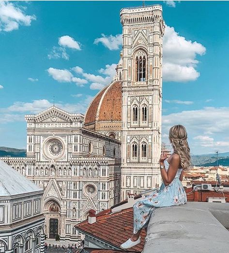 La Terrazza sul Duomo auf Instagram: „☀️Walking on sushine☀️ @selingga . . . . #central #view #apartment #florence #terrace #modern #luxury #fancy #beautiful #total #relax #heart…“ Tuscany Vacation, Florence Italy Travel, Tuscany Travel, Toscana Italia, Travel Photography Inspiration, Dream Travel Destinations, Jolie Photo, Foto Pose, Florence Italy