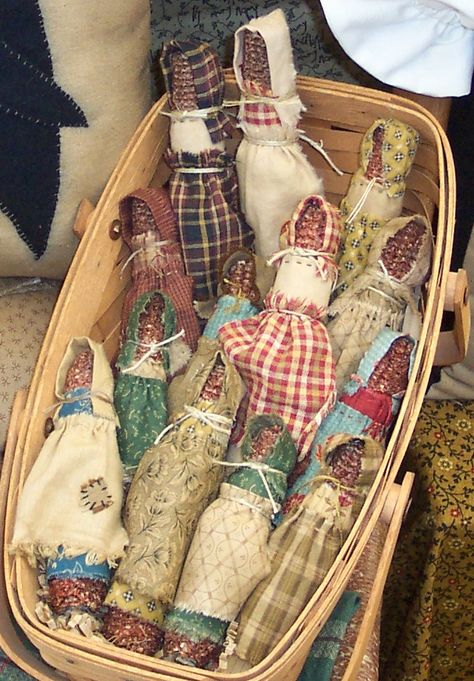 Corn Cob Dolls How To Make, Corn Cob Doll, Corn Cobs Crafts, Corn Cob Crafts, Stitched Clothes, Dolls Ideas, Corn Husk Dolls, Primitive Doll Patterns, Corn Cob