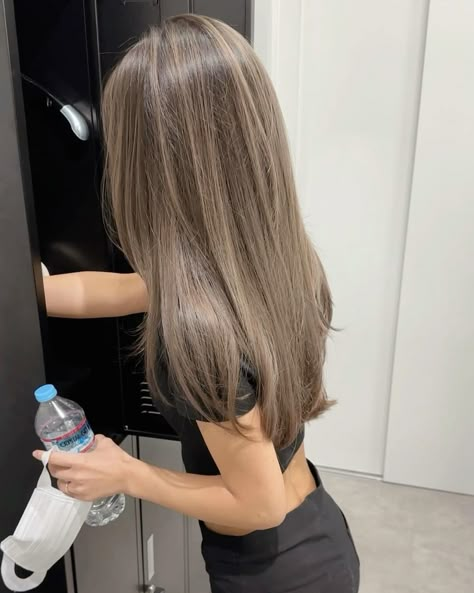 Shadow Ash Brown Balayage, Low Maintenance Mushroom Blonde, Brown Shorter Hair, Long Hair Ash Brown, Dark Hair With Ashy Blonde Highlights, Ash Brunette Highlights, Milk Tea Babylights, One Color Hair Ideas Brunettes, Light Brown Hair With Lowlights Ash