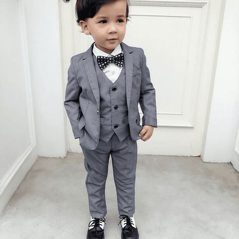 Flower Boys Wedding, Kid Tuxedo, Kids Blazers, Formal Tuxedo, Classic Tuxedo, Mens Summer Outfits, Wedding Costumes, Performance Dresses