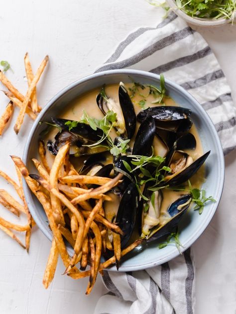 COCONUT CURRY MUSSELS - Lenaskitchen Weekly Menu Ideas, Coconut Curry Mussels, Easy Coconut Curry, White Sweet Potato, Curry Mussels, Easy Weeknight Recipes, Curry Coconut, Portland Food, Beef Carpaccio