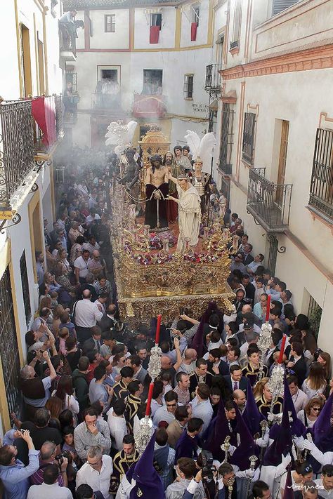 La Semana Santa de Sevilla – Fotógrafo Miguel Ángel Vázquez Jesus Christ Cross, Houses Of The Holy, East Of Eden, Washington Monument, Blessed Mother Mary, Good Week, Holy Week, Catholic Prayers, Good Friday