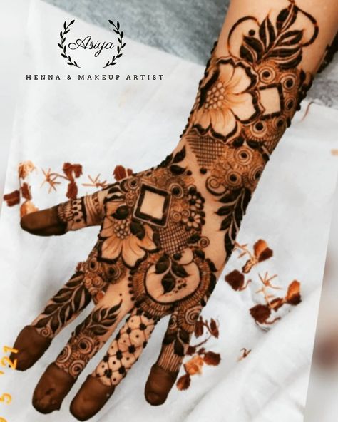 Mehendi Disain, Dubai Mehandi Design, Mehandi Videos, Henna Makeup, Floral Henna, Khafif Mehndi Design, Mehndi Designs Bridal Hands, Legs Mehndi Design, Rose Mehndi Designs