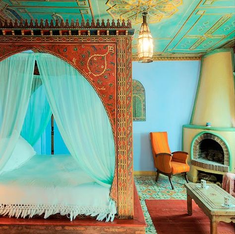 Moroccan bedroom - love the colors Moroccan Bedroom, Bohemian Interior, Canopy Bed, Moroccan Decor, Bedroom Boho, Boho Home, Bohemian Home, Bedroom Themes, Beautiful Bedrooms