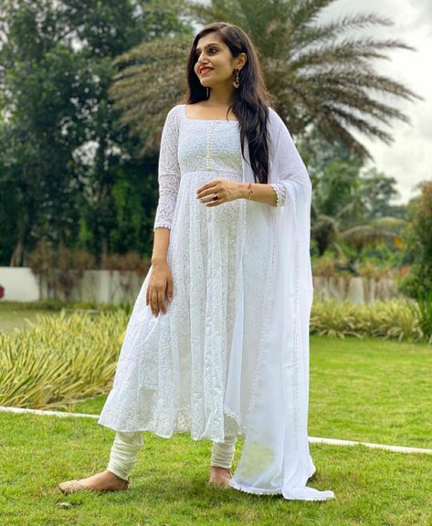 White Colour Long Frocks, White Plain Kurta For Women, White Churidar Designs Party Wear, White Kurthis Models Latest, White Kurthi Ideas, White Churidar Designs, White Anarkali Dress, Ikat Blouse Designs, White Salwar