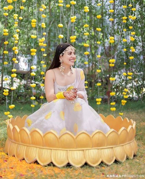 Wedding Trends That Will Rule 2023: Earthy Toned Lehengas to Open Hair & More! | WeddingBazaar Haldi Photoshoot Poses, Haldi Outfits For Bride, Haldi Decor Ideas, Nikah Ideas, Haldi Look For Bride, Haldi Photos, Sea Shell Jewellery, Haldi Poses For Bride, Haldi Dress Ideas