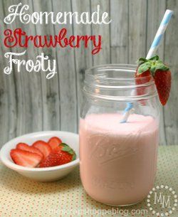 Homemade Strawberry Frosty Recipe is perfect for anyone who loves Wendy's copycat recipes! Strawberry Frosty Recipe, Strawberry Frosty, Wendys Frosty Recipe, Wendys Frosty, Frosty Recipe, Strawberry Milkshake, Ice Cream Desserts, Cat Recipes, Smoothie Shakes