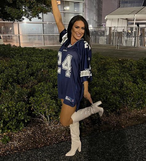 Cowboys Jersey Outfit Woman, Seahawks Game Day Outfit, Seahawks Outfits, Bulls Jersey, Football Outfit, Spirit Week Outfits, Week Outfits, Cowboy Games, Game Outfit