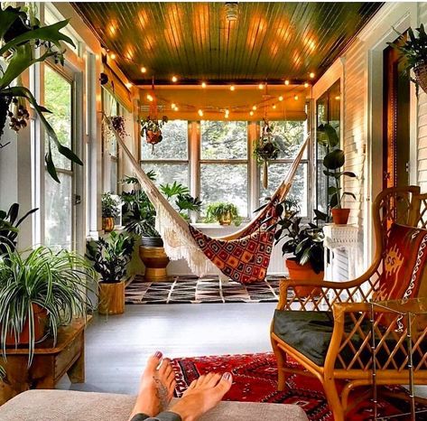 EasyLeaf on Instagram: “Everyone deserves a room like this. Do you have a hammock in your home!? —————————————— 👉🏼Follow us @ez_leaf 🌿Follow us @ez_leaf 📸…” Bohemian Sunroom, Boho Sunroom, Indoor Porch, Sunroom Decorating, Bohemian Interior Design, Sunroom Designs, Bohemian House, Bohemian Interior, Reading Room