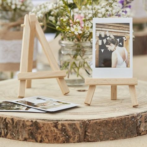 Country Style Wedding Decorations, Wood Place Card Holders, Wedding Table Number Holders, Rustic Table Numbers, Table Easel, Wooden Centerpieces, Tafel Decor, Diy Table Decor, Country Style Wedding