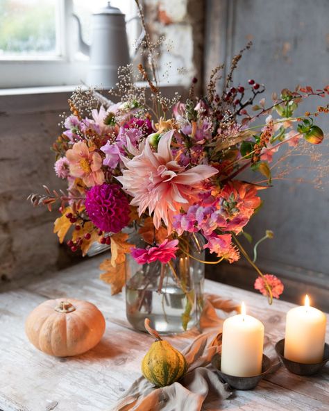 November Flower, Pumpkin Flower, Winter Light, Fruit In Season, Flower Farm, Fall Floral, Floral Arrangement, Dia De Muertos, Pretty Flowers