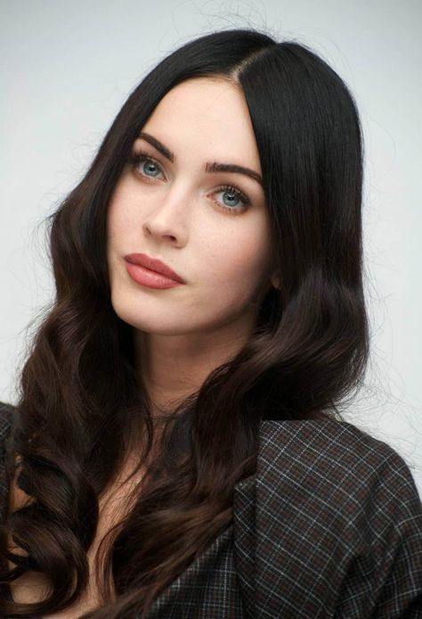 <3 Fair Skin Dark Hair, Dark Hair Pale Skin, Black Hair Pale Skin, Idda Van Munster, Brown Hair Green Eyes, Hair Pale Skin, Megan Denise Fox, Hair Fair, Brian Austin Green