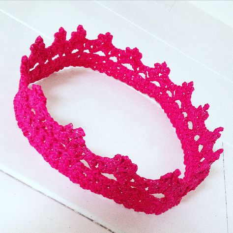 Howling at the moon: Birthday Crown Crochet Crown Pattern, Crown Crochet, Baby Tiara, Crochet Caps, Crochet Crown, Cottage Gifts, Crochet Princess, Crochet Headbands, Foundation Single Crochet