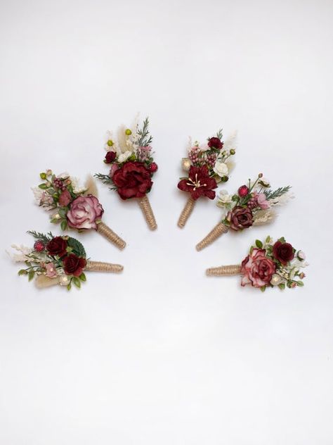 Burgundy groomsmen buttonhole  set made of beautiful artificial flowers with love and care. These rustic boutonnieres for men can be perfect details for your wedding. This item can be ordered in any quantity.+ Beautiful high-quality materials+ 100% handmade+ All items will be made to order special FOR YOU ---> All of them are unique+ Your item will be gift packed for free+ You can change the main color, just write us+ Feel free to ask about custom order♥♥♥ WE DO ALL FOR YOU TO SHINE LIKE A DI Grooms Boutonniere Rustic, Burgundy And Blush Boutonniere, Burgundy Groomsmen, Peach Boutonniere, Boutonniere Burgundy, Burgundy Boutonniere, Boutineer Wedding, Fall Boutonnieres, Groomsmen Buttonholes