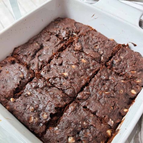 High Protein Brownies (Gluten free option) Gluten Free Protein Brownies, Gluten Free Chicken Casserole, High Protein Brownies, Gluten Free Pumpkin Bars, Brownies Gluten Free, Oatmeal Chocolate Chip Bars, Dairy Free Brownies, Healthy Bread Recipes, Gluten Free Protein