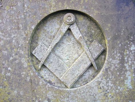 32 Masonic Symbols (& What They Mean) - MasonicFind Strange Symbols, Masonic Signs, Freemasonry Symbols, Freemason Symbol, Masonic Gifts, Masonic Art, Masonic Jewelry, Masonic Lodge, Masonic Symbols