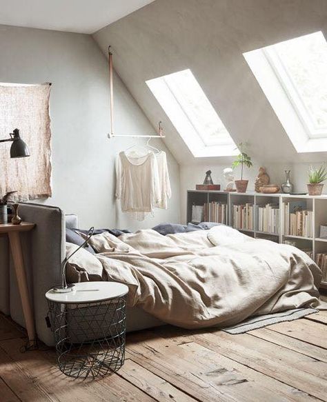 Why a floating bed in the middle can be the solution for your bedroom Small Attic Bedroom Designs, Small Attic Bedroom, Design Ložnic, Attic Renovation Ideas, Attic Bedroom Designs, Gravity Home, Small Attic, Attic Design, Attic Bedrooms