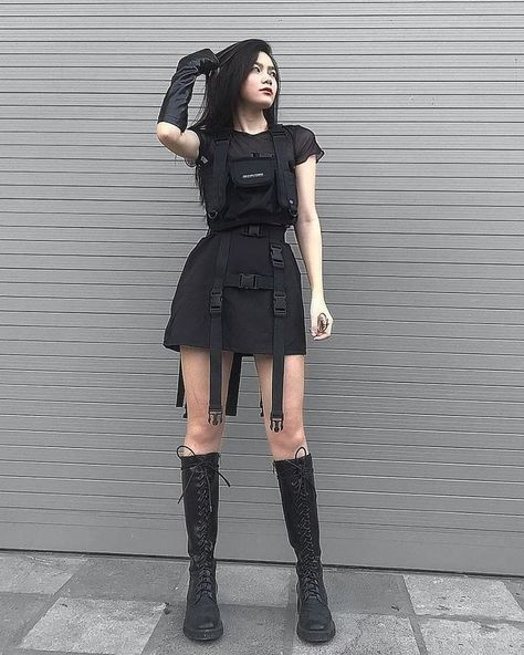 Techwear Skirt, Techwear Girl Outfit, Techwear Girl, Body Belt, Ready Outfits, Techwear Streetwear, Tech Wear Fashion, Techwear Outfits, Techwear Fashion