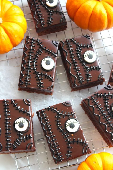 Hocus Pocus Spell Book Brownies - The Squeaky Mixer Brownie Hocus Pocus Book, Spell Book Brownies, Hocus Pocus Book Brownies, Hocus Pocus Book Cake, Spell Book Cake, Book Brownies, Hocus Pocus Cake, Squeaky Mixer, Halloween Tart