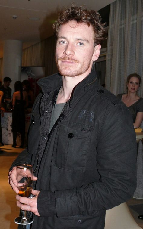 Michael Fassbender Long Hair, Michael Fassbender Young, Erik Lensherr, Erik Lehnsherr, 남자 몸, British Boys, James Mcavoy, Michael Fassbender, Hottest Guy Ever