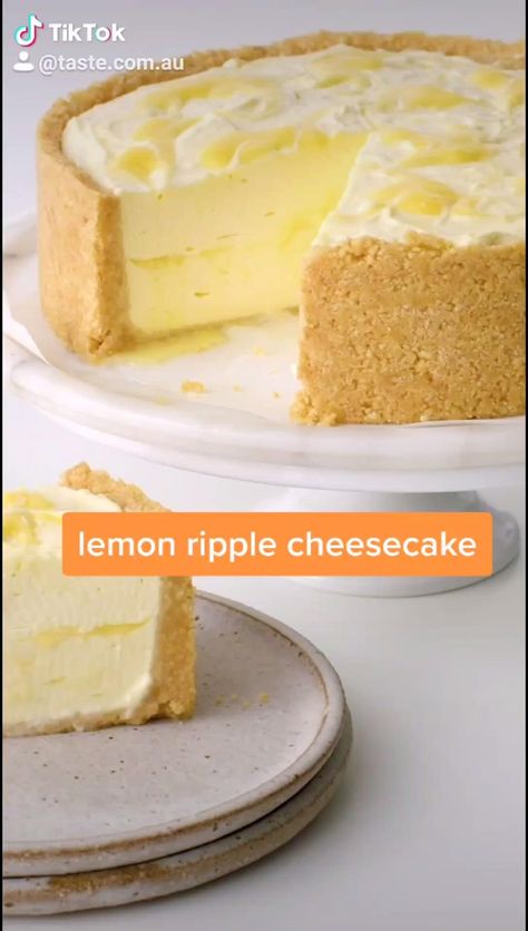 Lemon Ripple Cheesecake, London Cheesecake, Lemon Cheesecake Recipes, Cheesecake Recipes Classic, Desserts Ideas, Lemon Dessert Recipes, Sweet Recipes Desserts, Cheesecake Desserts, Lemon Cheesecake