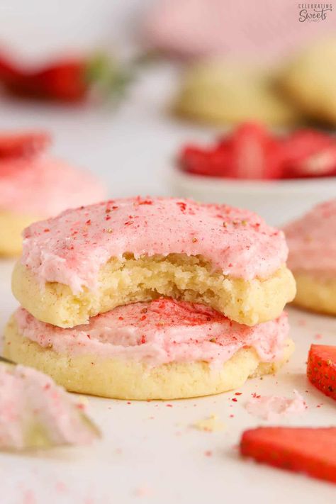 Stack of two sugar cookies topped with pink strawberry frosting. Tropical Cookies, Strawberry Frosting Recipes, Summer Cookie Recipes, Cookie Frosting Recipe, Celebrating Sweets, Summer Cookie, Strawberry Sugar Cookies, Strawberry Buttercream Frosting, Strawberry Icing