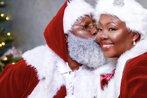 Black Mr And Mrs Claus, Black Mrs Claus, Mrs Clause Costume, Ms Claus, Black Christmas Cards, Black Santa Claus, Mr And Mrs Claus, African American Holidays, Santa Claus Pictures