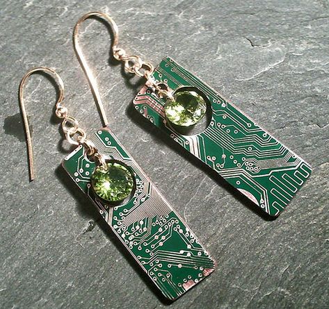 Motherboard Jewelry, Circuit Jewelry, Hardware Jewelry Diy, Waste Jewelry, Computer Jewelry, Electronic Jewelry, Diy Jewelry Recycled, Circuit Board Art, Hardware Art