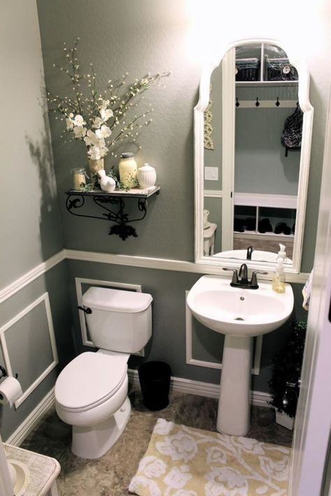 Chair Rails in Bathrooms {Bathroom Chair Rail Ideas} RenoCompare Powder Room Ideas Modern, Half Bath Design, Futuristic Bathroom, Makeover Kamar Mandi, Pedestal Sink Bathroom, Half Bath Remodel, Guest Bathrooms, Unique Bathroom, Apartment Bathroom