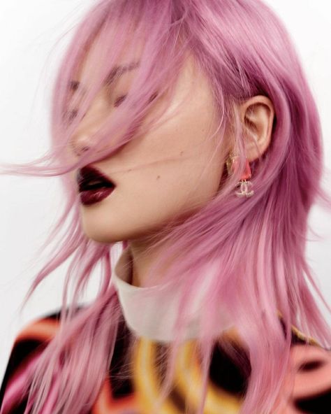 He Cong by Liu Song for Vogue China March 2021. Y2k Ads, Pink Fashion Photography, He Cong, Chef Kiss, Vogue China, Art Face, Looks Party, Dye My Hair, Hair Reference