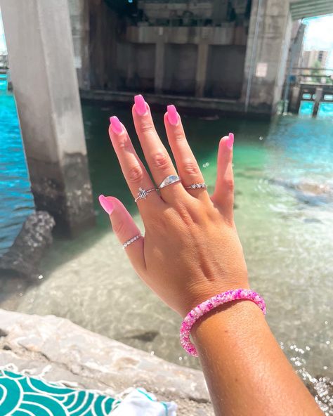 Clean Vacation Nails, Fun Hawaii Nails, Bright Spring Break Nails, Tropical Vacation Nails Coffin, Beach Vacay Nails Acrylic, Nails For The Bahamas, Hot Pink Vacation Nails, Nails Acrylic Vacation, Cute Vacation Nails The Beach