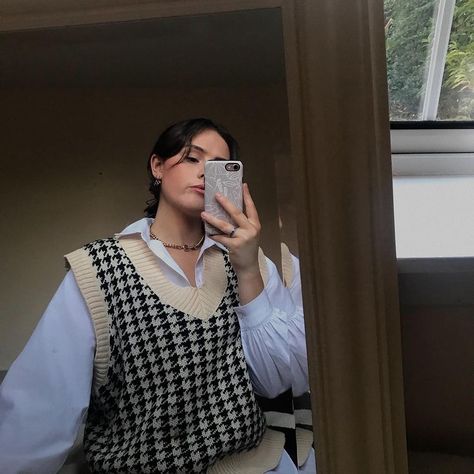 Thought we’d leave sweater vest in ‘20? Nah 🤍✨ #sweatervest #pullandbear #pullandbearcommunity . . . . . . . . #fashion #fashionblogger… Sweater Vest Outfit, Houndstooth Sweater, Baggy Sweaters, Sweater Outfits Fall, Preppy Sweater, Trendy Fall Outfits, Oversized Knitted Sweaters, Casual Vest, Cold Weather Outfits