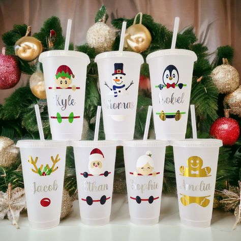 Christmas Present Cricut Ideas, Work Xmas Gifts, Cricut Projects Christmas Gifts, Personalised Gifts Cricut, Christmas Cricut Gift Ideas, Personalised Christmas Stocking, Christmas Cold Cups, Cricut Christmas Cups, Christmas Personalized Gift